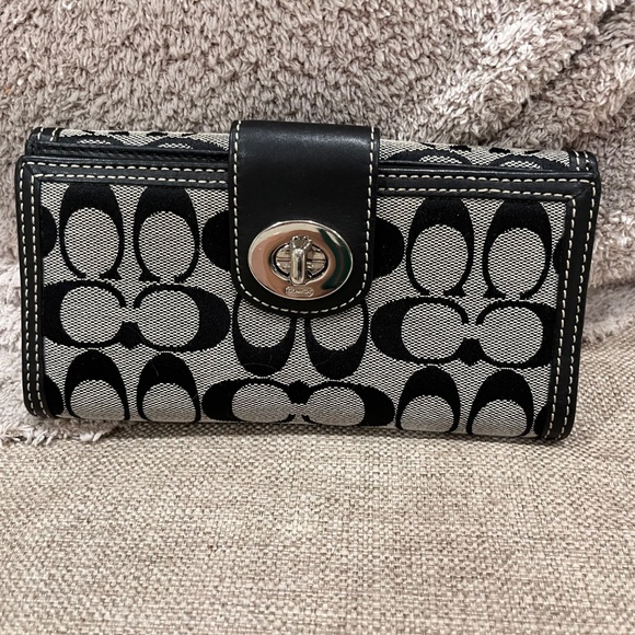 COACH Black Signature Turnlock Wallet - Picture 6 of 16
